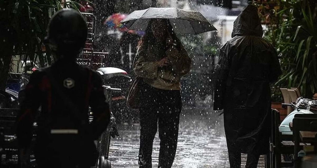 Meteoroloji ve AKOM İstanbul İçin Yeniden Kuvvetli Sağanak Uyarısı Yaptı